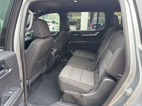 Used 2025 GMC Acadia Elevation image 9