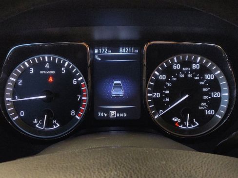 Used 2018 Nissan Titan SV w/ SV Convenience Package image 23