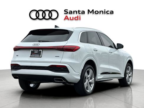 Used 2025 Audi Q5 Premium w/ Premium Plus AWD/4WD image 2