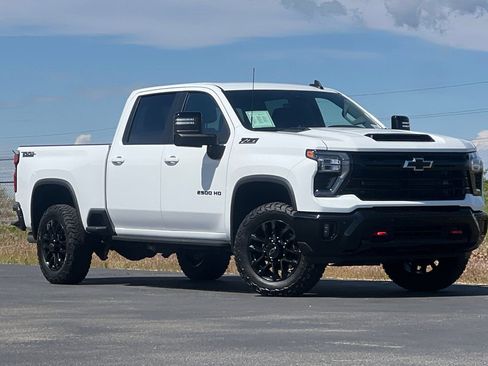 Used 2025 Chevrolet Silverado 2500 LT w/ Trail Boss Package AWD/4WD image 2