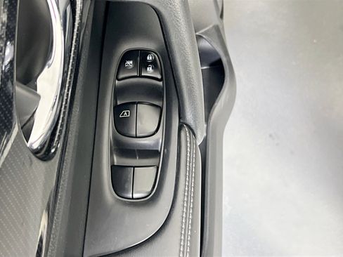 Used 2020 Nissan Rogue SL w/ Premium Package image 18