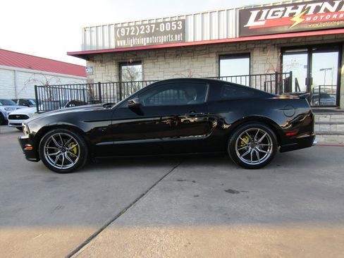 Used 2013 Ford Mustang Premium image 2