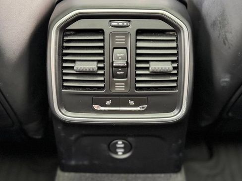 Used 2022 Porsche Macan AWD/4WD image 32