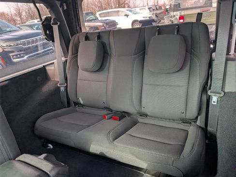 Used 2022 Jeep Wrangler Sport S image 13