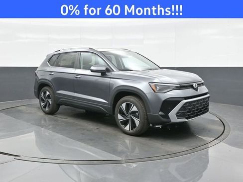 New 2026 Volkswagen Taos SE image 1