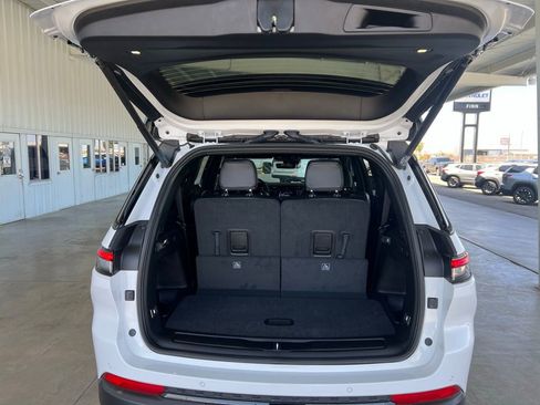 New 2025 Jeep Grand Cherokee L Laredo image 21