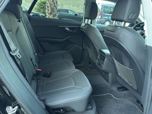 Used 2023 Audi Q8 Premium image 15