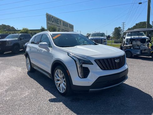 Used 2023 Cadillac XT4 Premium Luxury w/ Driver Assist Package AWD/4WD image 3