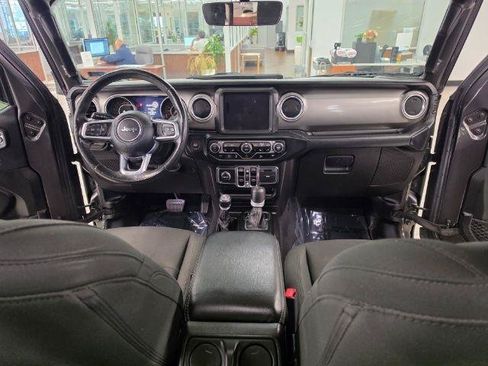 Used 2019 Jeep Wrangler Unlimited Sahara AWD/4WD image 10