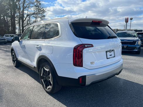 Used 2023 Kia Telluride S image 3