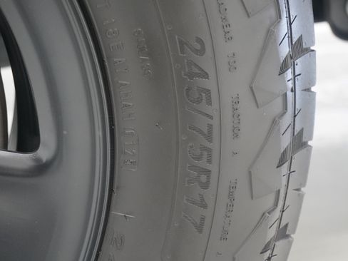 Used 2025 Jeep Wrangler Sport AWD/4WD image 25