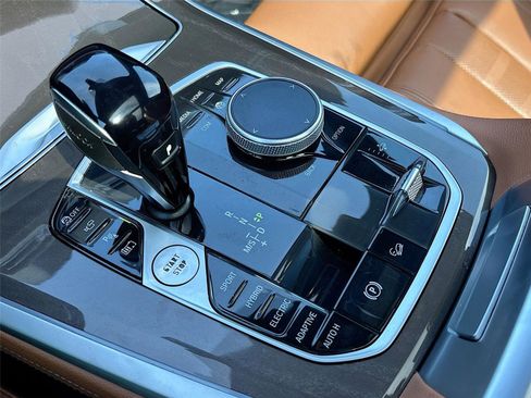 Used 2022 BMW X5 xDrive45e w/ Parking Assistance Package image 17