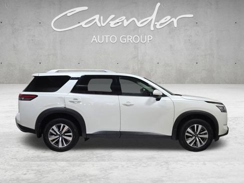 Used 2024 Nissan Pathfinder SL AWD/4WD image 17
