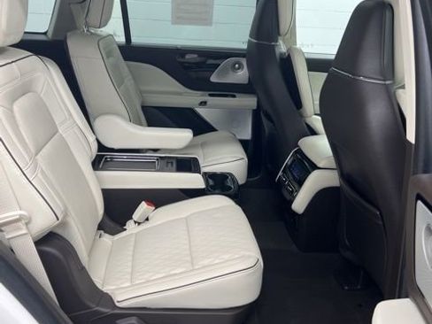 Used 2022 Lincoln Aviator Black Label w/ Class IV Trailer Tow Package AWD/4WD image 19