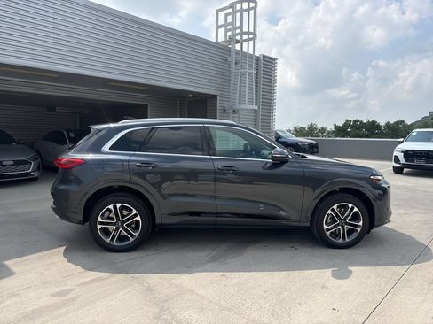 Certified 2025 Audi Q5 Premium w/ Convenience Package AWD/4WD image 4