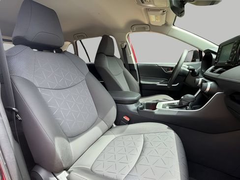 Used 2022 Toyota RAV4 XLE AWD/4WD image 10