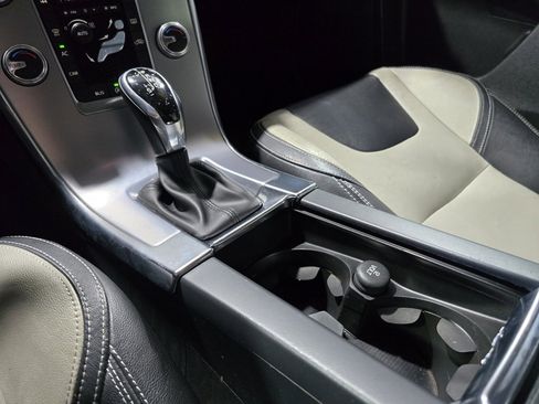 Used 2017 Volvo XC60 T5 Dynamic image 24