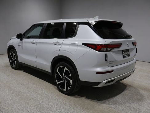 Used 2024 Mitsubishi Outlander SEL AWD/4WD image 5