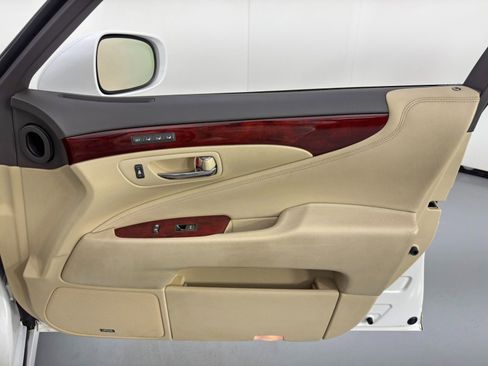 Used 2012 Lexus LS 460 w/ Comfort Pkg image 41