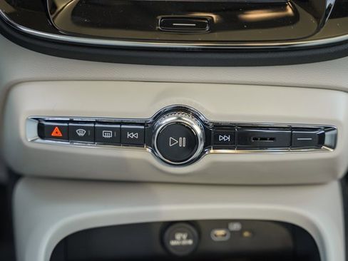 New 2026 Volvo XC40 B5 Ultra w/ Protection Package Premier image 22