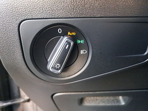 Certified 2022 Volkswagen Tiguan SE w/ Panoramic Sunroof Package image 25