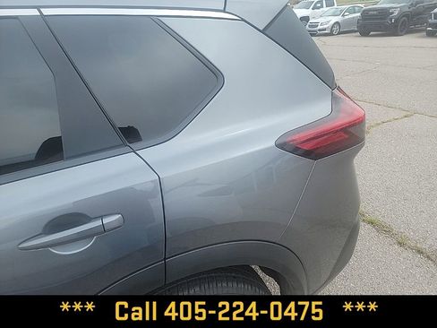 Used 2023 Nissan Rogue SV FWD image 9