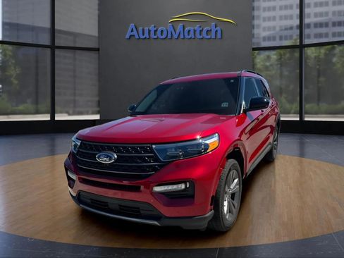 Used 2024 Ford Explorer XLT w/ Equipment Group 202A AWD/4WD image 4