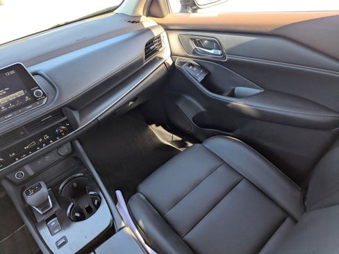 Used 2023 Nissan Rogue SV w/ SV Premium B Package image 19