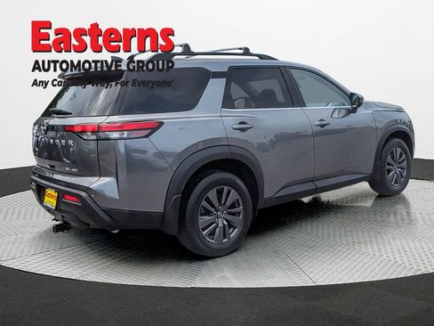Used 2022 Nissan Pathfinder SV AWD/4WD image 6