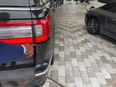 Used 2019 Lincoln Navigator Reserve image 16