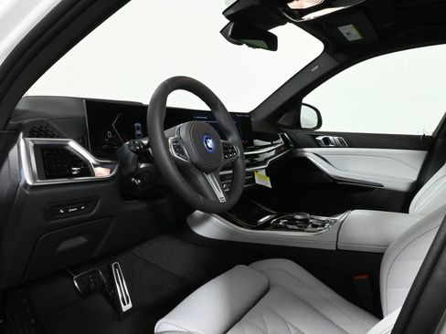 Used 2026 BMW X5 xDrive50e w/ M Sport Package image 16