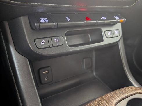 Used 2017 GMC Canyon Denali image 12