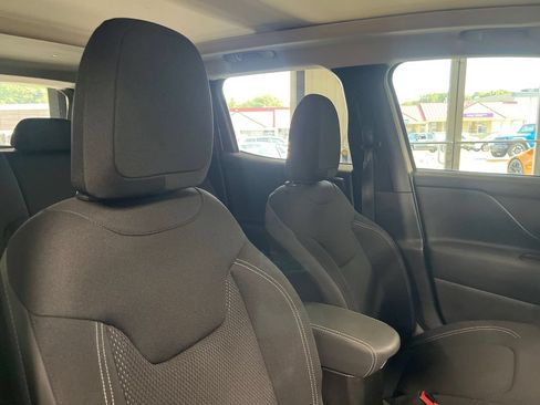 Used 2023 Jeep Renegade Altitude w/ Sun/Sound Group AWD/4WD image 46