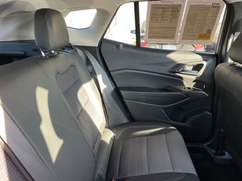 Used 2025 Chevrolet Trax LT image 36