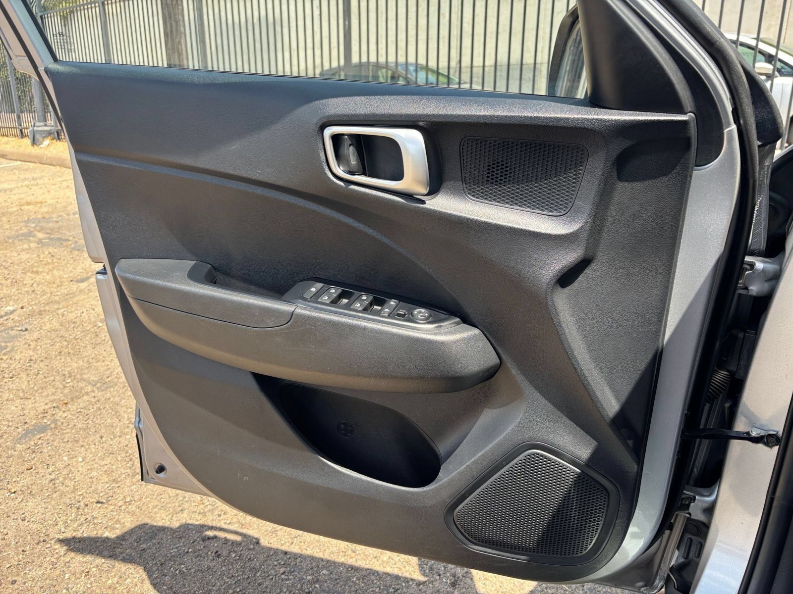 Used 2025 Hyundai Venue SEL FWD image 18