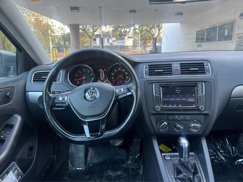 Used 2017 Volkswagen Jetta SE image 13