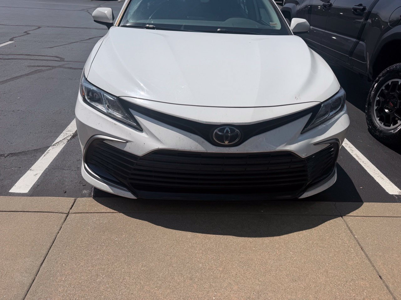 Used 2021 Toyota Camry LE FWD image 8