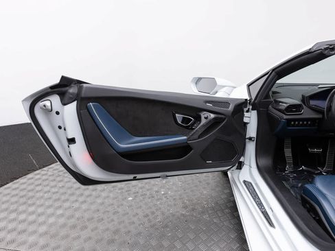 Used 2020 Lamborghini Huracan EVO AWD/4WD image 23