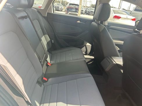 Used 2025 Volkswagen Jetta SE w/ Sunroof Package image 42