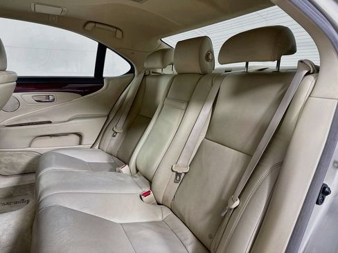 Used 2010 Lexus LS 460 RWD image 31