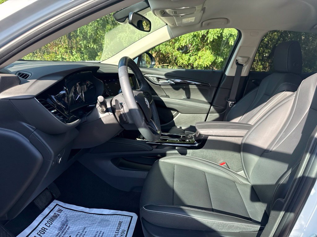 Used 2023 Buick Envision Essence AWD/4WD image 9