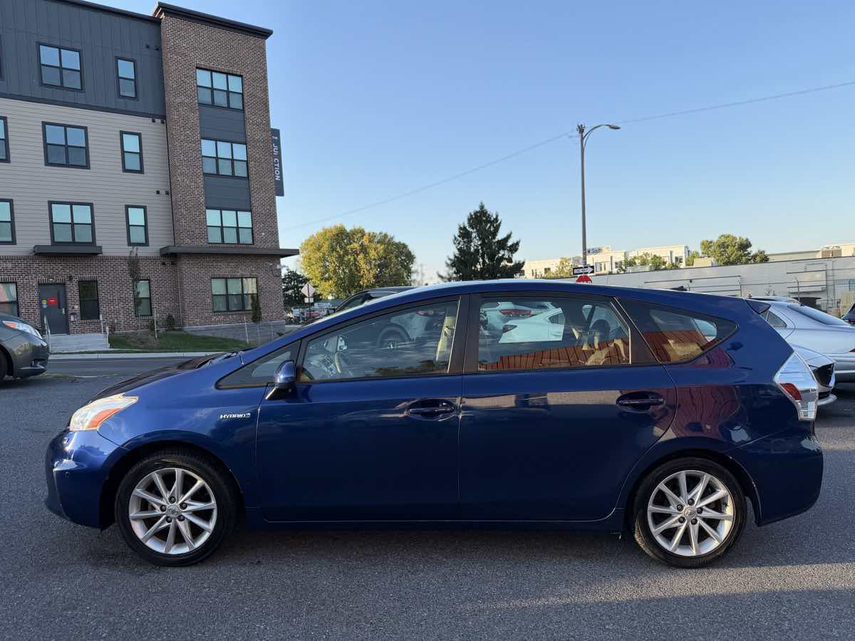 Used 2012 Toyota Prius V Five FWD image 4