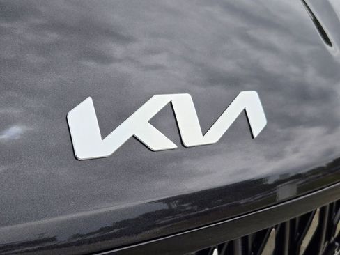 New 2026 Kia Carnival FWD image 5