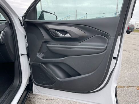 Used 2023 GMC Terrain SLE w/ Driver Convenience Package image 26