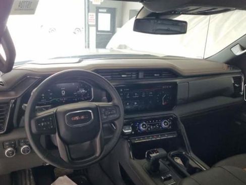 Used 2025 GMC Sierra 1500 AT4 image 5