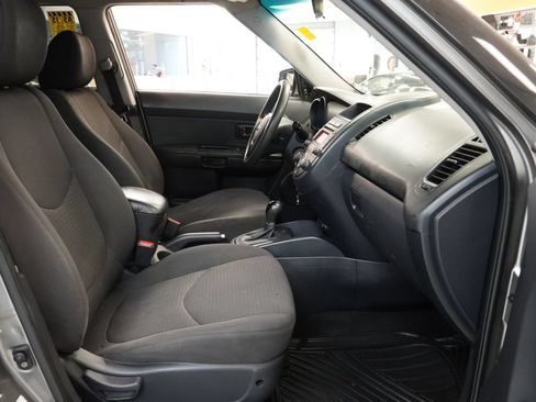 Used 2013 Kia Soul FWD image 31