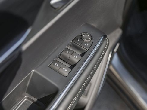 Used 2025 GMC Acadia Elevation image 29