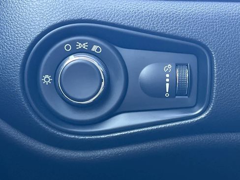 Used 2023 Jeep Renegade Latitude image 33