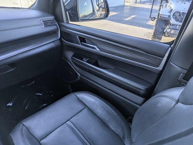 Certified 2024 Jeep Wagoneer L Series II w/ Flexible Seating Group AWD/4WD image 19