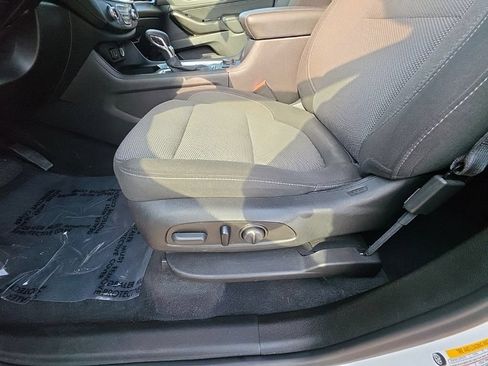 Used 2023 Chevrolet Traverse LT AWD/4WD image 38